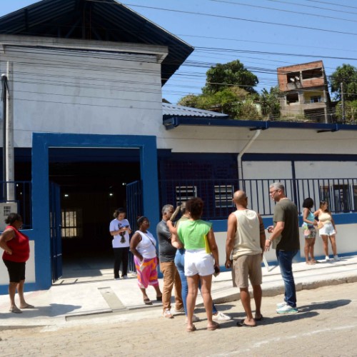 Prefeito de BM e moradores visitam obras de creche no Nova Esperança